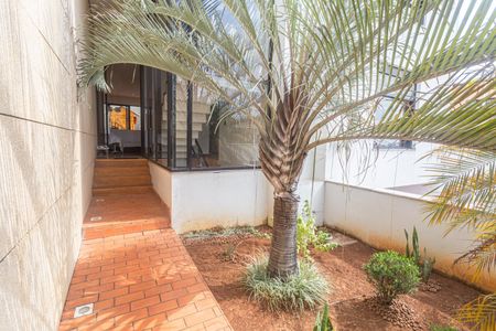 Casa à venda com 192m², 5 quartos e 3 vagas Casa à venda com 192m², 5 quartos e 3 vagasEntrada