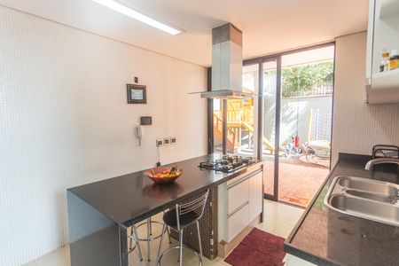 Casa à venda com 192m², 5 quartos e 3 vagas Casa à venda com 192m², 5 quartos e 3 vagasCozinha