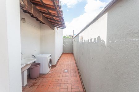 Casa à venda com 192m², 5 quartos e 3 vagas Casa à venda com 192m², 5 quartos e 3 vagasÁrea de Serviço no 2° Pavimento