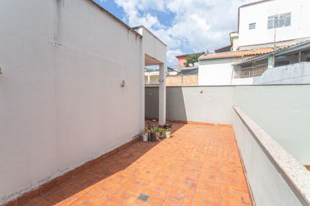 Casa à venda com 192m², 5 quartos e 3 vagas Casa à venda com 192m², 5 quartos e 3 vagasÁrea de Serviço no 2° Pavimento