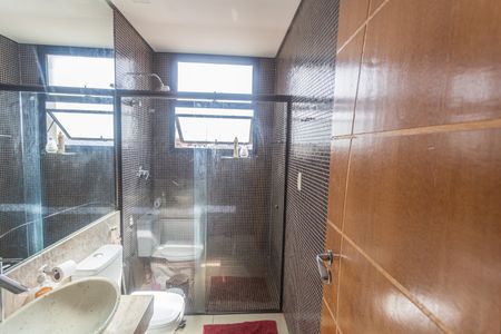 Casa à venda com 192m², 5 quartos e 3 vagas Casa à venda com 192m², 5 quartos e 3 vagasBanheiro da Suíte 2