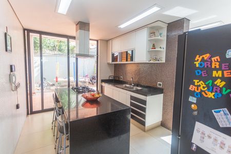 Casa à venda com 192m², 5 quartos e 3 vagas Casa à venda com 192m², 5 quartos e 3 vagasCozinha