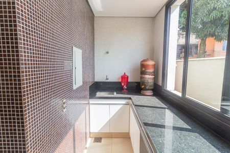 Casa à venda com 192m², 5 quartos e 3 vagas Casa à venda com 192m², 5 quartos e 3 vagasCozinha