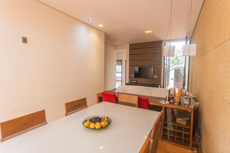 Casa à venda com 192m², 5 quartos e 3 vagas Casa à venda com 192m², 5 quartos e 3 vagasSala