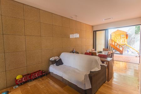 Casa à venda com 192m², 5 quartos e 3 vagas Casa à venda com 192m², 5 quartos e 3 vagasSala