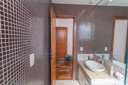 Casa à venda com 192m², 5 quartos e 3 vagas Casa à venda com 192m², 5 quartos e 3 vagasBanheiro da Suíte 2