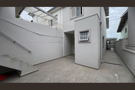 Casa à venda com 110m², 2 quartos e 2 vagasQuintal