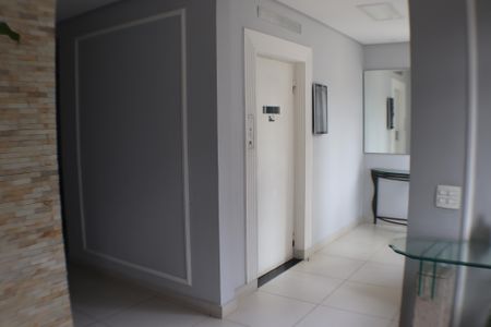 Apartamento à venda com 123m², 3 quartos e 2 vagas Apartamento à venda com 123m², 3 quartos e 2 vagasHall de entrada