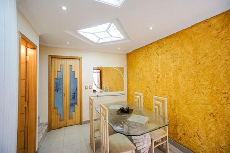 Casa de condomínio à venda com 115m², 2 quartos e 2 vagasSala