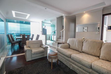 Casa à venda com 208m², 3 quartos e 4 vagasSala