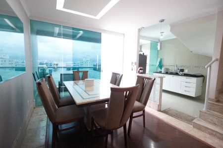 Casa à venda com 208m², 3 quartos e 4 vagasSala