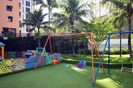 Apartamento à venda com 120m², 3 quartos e 2 vagasÁrea comum - Playground