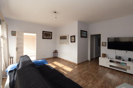 Casa à venda com 250m², 3 quartos e 4 vagasSala