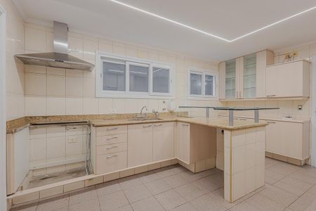 Casa para alugar com 250m², 5 quartos e 5 vagasCozinha