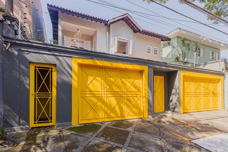 Casa para alugar com 250m², 5 quartos e 5 vagasFachada