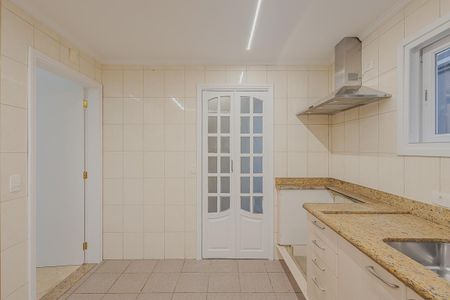 Casa para alugar com 250m², 5 quartos e 5 vagasCozinha
