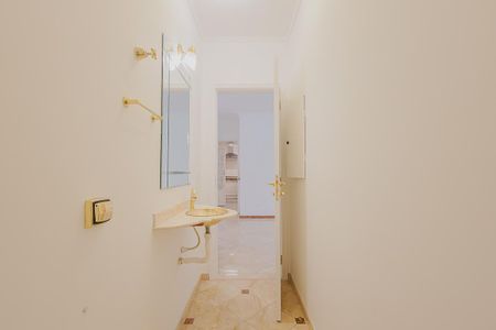 Casa para alugar com 250m², 5 quartos e 5 vagasLavabo