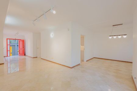 Casa para alugar com 250m², 5 quartos e 5 vagasSala