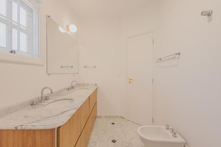 Casa para alugar com 250m², 5 quartos e 5 vagasBanheiro da Suíte 5