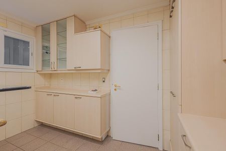 Casa para alugar com 250m², 5 quartos e 5 vagasCozinha