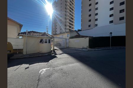Casa de condomínio para alugar com 133m², 3 quartos e 2 vagas Casa de condomínio para alugar com 133m², 3 quartos e 2 vagasFachada
