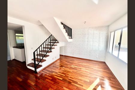 Casa de condomínio para alugar com 133m², 3 quartos e 2 vagas Casa de condomínio para alugar com 133m², 3 quartos e 2 vagasSala