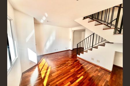 Casa de condomínio para alugar com 133m², 3 quartos e 2 vagas Casa de condomínio para alugar com 133m², 3 quartos e 2 vagasSala