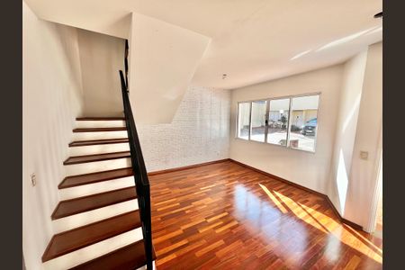 Casa de condomínio para alugar com 133m², 3 quartos e 2 vagas Casa de condomínio para alugar com 133m², 3 quartos e 2 vagasSala