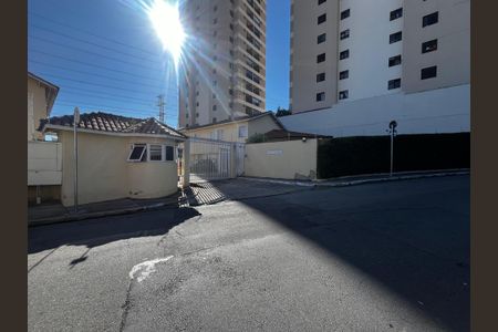 Casa de condomínio para alugar com 133m², 3 quartos e 2 vagas Casa de condomínio para alugar com 133m², 3 quartos e 2 vagasFachada