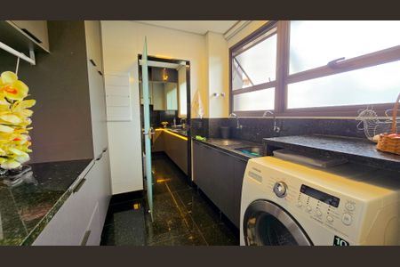 Apartamento à venda com 186m², 4 quartos e 4 vagasLavanderia