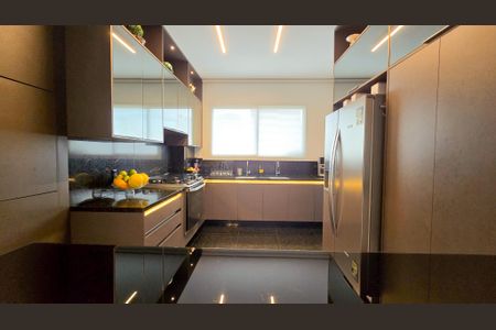 Apartamento à venda com 186m², 4 quartos e 4 vagasCozinha