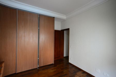 Apartamento à venda com 270m², 4 quartos e 4 vagasQuarto 2