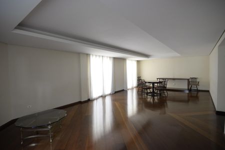 Apartamento à venda com 270m², 4 quartos e 4 vagasÁrea comum - Salão de festas