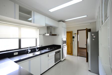 Apartamento à venda com 270m², 4 quartos e 4 vagasCozinha