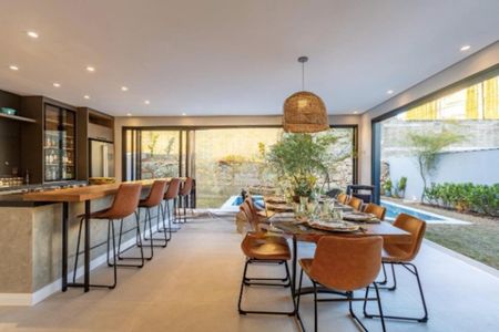 Casa de condomínio à venda com 400m², 5 quartos e 6 vagasFoto 01