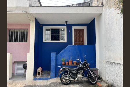 Casa à venda com 55m², 1 quarto e 2 vagas Casa à venda com 55m², 1 quarto e 2 vagasFachada