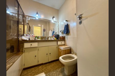 Apartamento à venda com 220m², 3 quartos e 1 vagaSuite