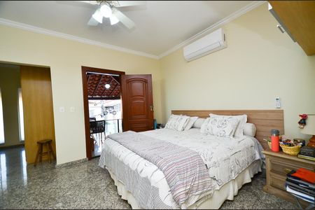 Casa à venda com 550m², 3 quartos e 3 vagas Casa à venda com 550m², 3 quartos e 3 vagasSuíte 1