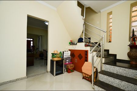 Casa à venda com 550m², 3 quartos e 3 vagas Casa à venda com 550m², 3 quartos e 3 vagasSala