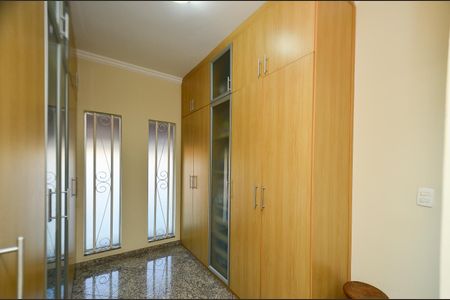 Casa à venda com 550m², 3 quartos e 3 vagas Casa à venda com 550m², 3 quartos e 3 vagasCloset da suíte 1