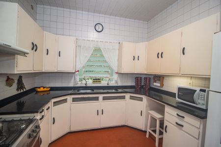 Casa à venda com 408m², 6 quartos e 2 vagasCozinha