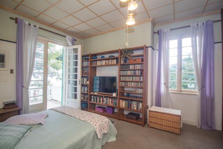 Casa à venda com 408m², 6 quartos e 2 vagasQuarto 5