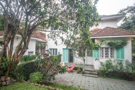 Casa à venda com 408m², 6 quartos e 2 vagasFachada