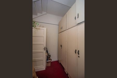 Casa à venda com 408m², 6 quartos e 2 vagasQuarto