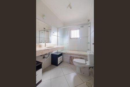 Casa à venda com 140m², 3 quartos e 2 vagas Casa à venda com 140m², 3 quartos e 2 vagasBanheiro da Suíte