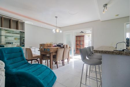 Casa à venda com 140m², 3 quartos e 2 vagas Casa à venda com 140m², 3 quartos e 2 vagasSala