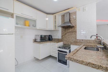 Casa à venda com 140m², 3 quartos e 2 vagas Casa à venda com 140m², 3 quartos e 2 vagasCozinha