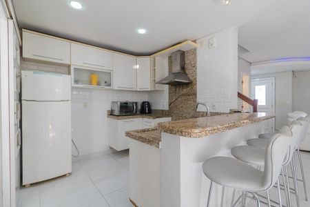Casa à venda com 140m², 3 quartos e 2 vagas Casa à venda com 140m², 3 quartos e 2 vagasCozinha