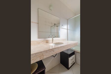 Casa à venda com 140m², 3 quartos e 2 vagas Casa à venda com 140m², 3 quartos e 2 vagasBanheiro da Suíte