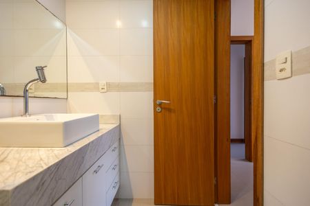Apartamento à venda com 105m², 3 quartos e sem vaga Apartamento à venda com 105m², 3 quartos e sem vagaBanheiro Suíte